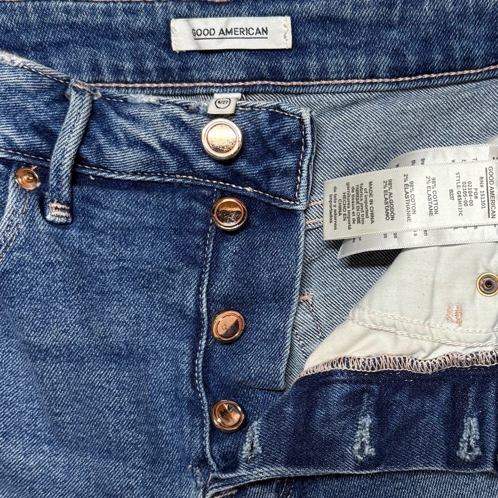 Good American Good 90s Distressed Medium Wash Jean Shorts Women’s Size 4/27 - Picture 3 of 5